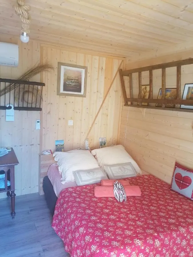 Bed & Breakfast La Fee Viviane Et Michel L'Enchanteur Robion en Luberon France
