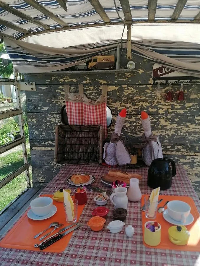 La Fee Viviane Et Michel L'Enchanteur Robion en Luberon Bed & Breakfast