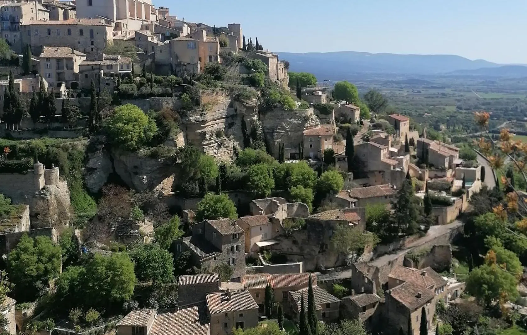 La Fee Viviane Et Michel L'Enchanteur Robion en Luberon